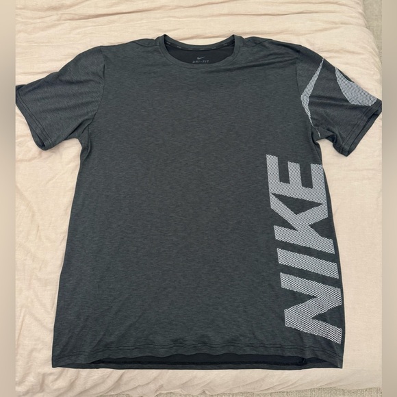 Nike Men's Breathe Top Short Sleeve Hyper Dry T-Shirt - Picture 2 of 5